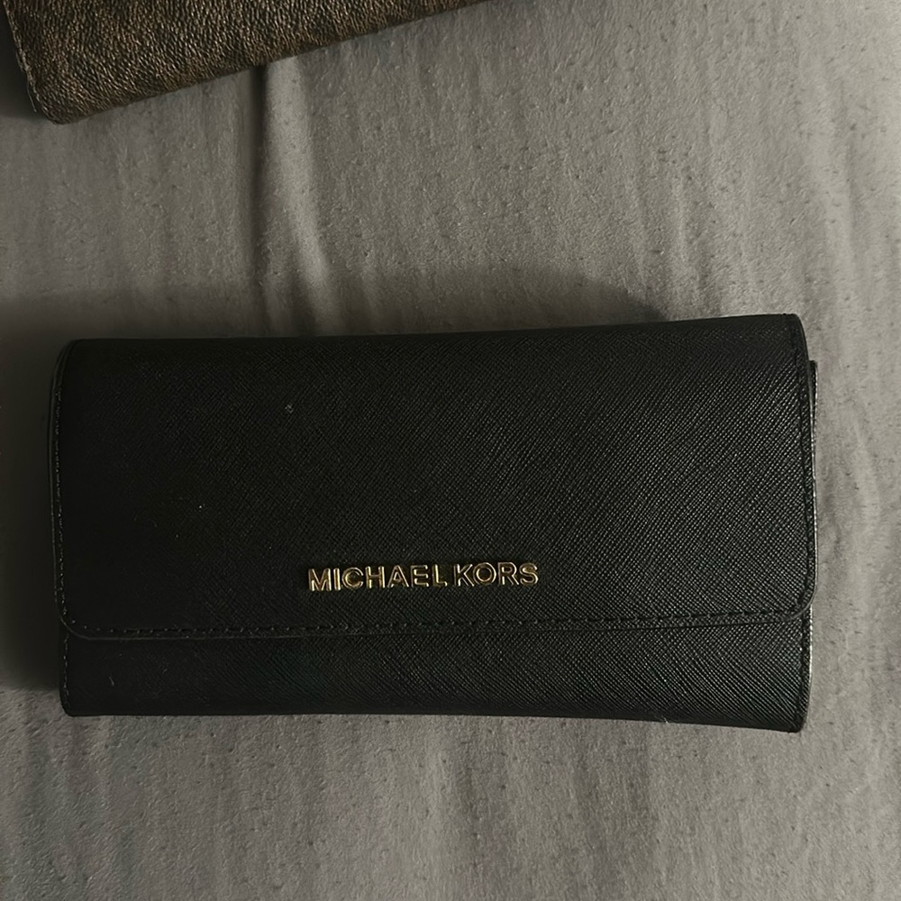 Black Michael kors trifold wallet